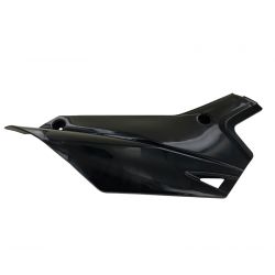 Black right rear side panel...